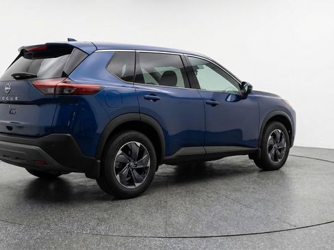 Used 2025 Nissan Rogue SV image 9
