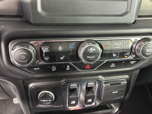 Used 2023 Jeep Wrangler Sport AWD/4WD image 34