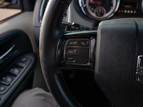 Used 2019 Dodge Grand Caravan SXT FWD image 16