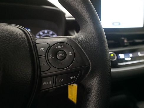 Used 2025 Toyota Corolla LE image 18