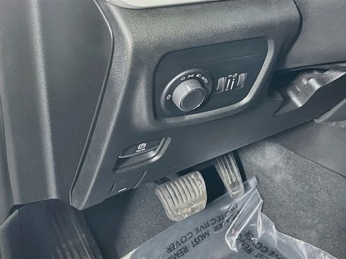 Used 2023 Jeep Grand Cherokee Altitude AWD/4WD image 10