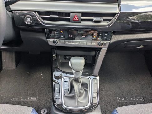 Used 2025 Kia Seltos S AWD/4WD image 19