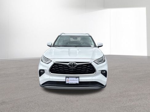 Used 2022 Toyota Highlander Platinum AWD/4WD image 3