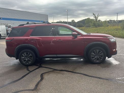 Used 2024 Nissan Pathfinder SV w/ Lighting Package (N92) AWD/4WD image 6