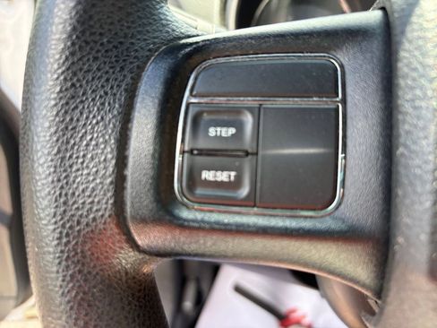 Used 2014 Dodge Avenger SE FWD image 30
