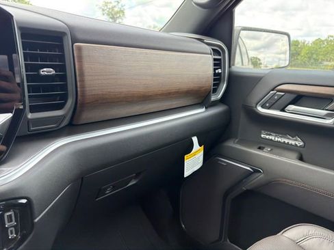 New 2026 Chevrolet Silverado 1500 High Country w/ High Country Premium Package AWD/4WD image 38