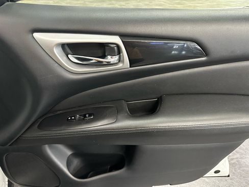 Used 2018 Nissan Pathfinder SV w/ SV Tech Package AWD/4WD image 17