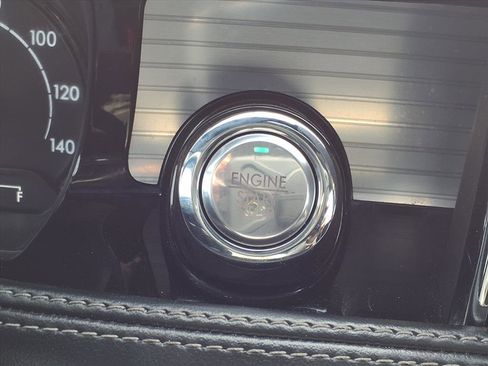 Used 2021 Lincoln Corsair AWD w/ Sport Package image 11