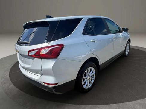 Used 2021 Chevrolet Equinox LS w/ LS Convenience Package AWD/4WD image 5
