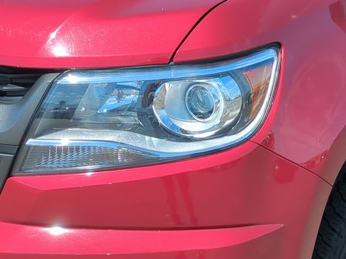 Used 2018 Chevrolet Colorado Z71 AWD/4WD image 9
