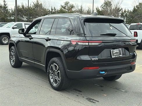 Used 2023 Jeep Grand Cherokee Trailhawk image 11