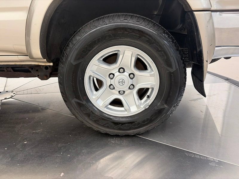 Used 2002 Toyota 4Runner SR5 w/ Leather Trim Pkg AWD/4WD image 34