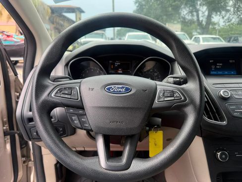 Used 2018 Ford Focus SE FWD image 8