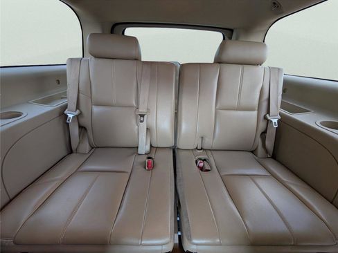 Used 2011 GMC Yukon XL SLT w/ SLT-2 Equipment Package image 18