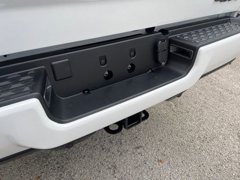 New 2024 RAM 2500 Laramie w/ Night Edition AWD/4WD image 17