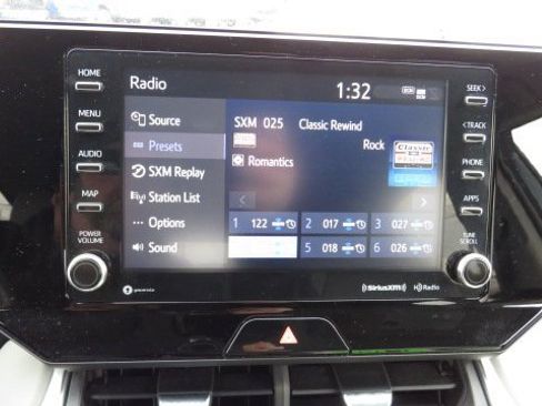 Used 2022 Toyota Venza LE image 10