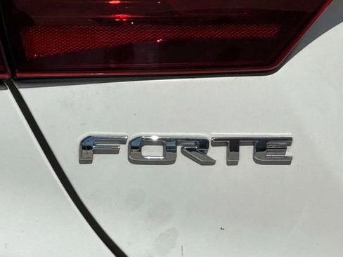 Used 2020 Kia Forte LXS FWD image 12