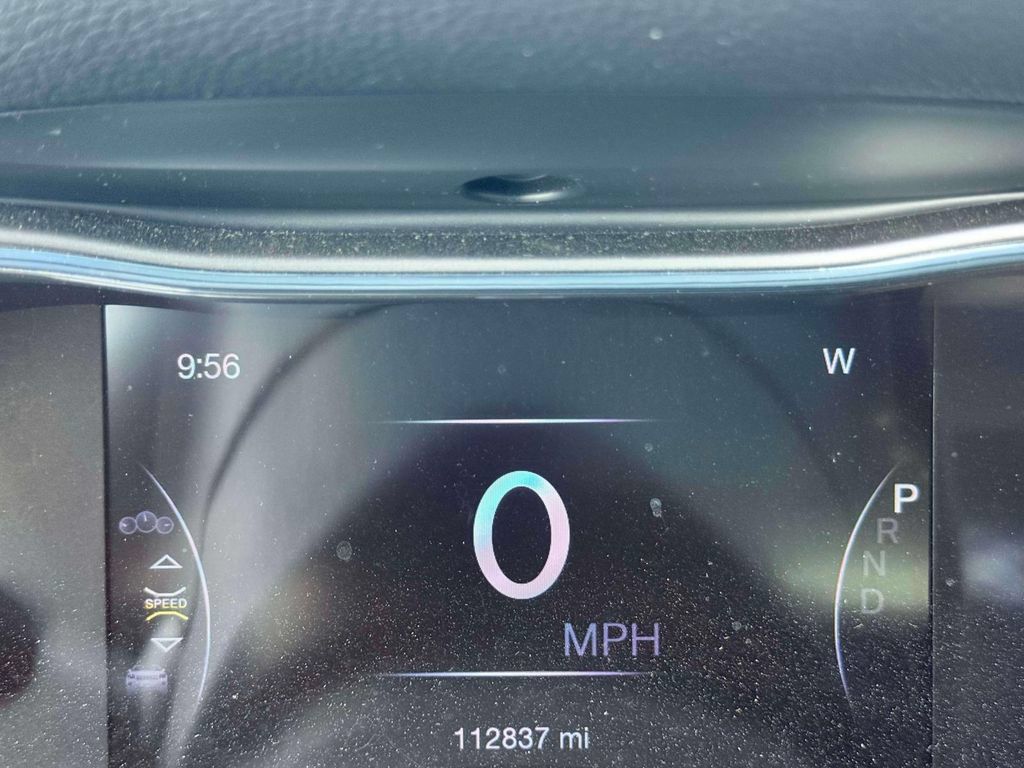 Used 2019 Jeep Grand Cherokee Laredo AWD/4WD image 19