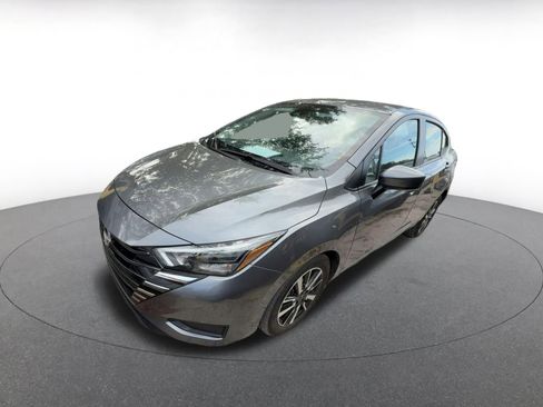 Used 2025 Nissan Versa SV image 3