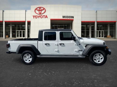 Used 2023 Jeep Gladiator Sport AWD/4WD image 4
