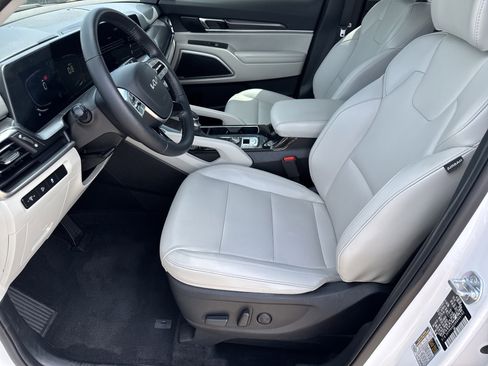 Used 2024 Kia Telluride S w/ S Sunroof Package image 5