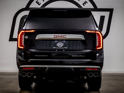 Used 2023 GMC Yukon XL Denali AWD/4WD image 11