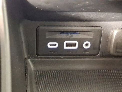 Used 2024 GMC Terrain SLT image 26