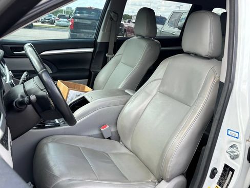 Used 2018 Toyota Highlander XLE FWD image 7