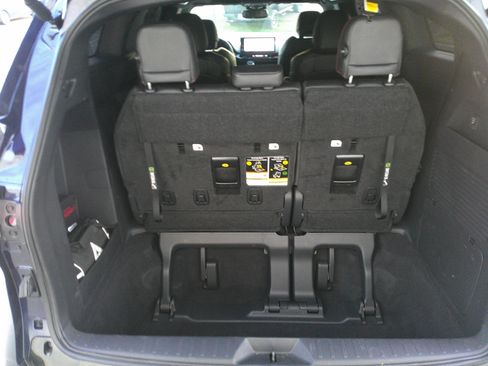 Used 2025 Toyota Sienna XSE w/ XSE Plus Package image 34