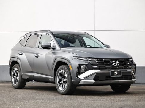 Certified 2025 Hyundai Tucson SEL image 1