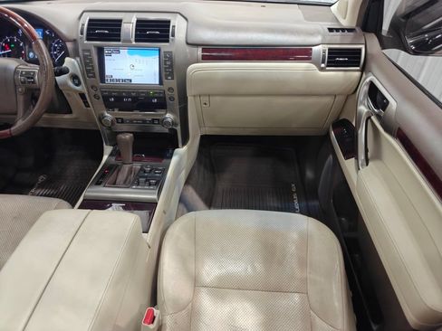 Used 2016 Lexus GX 460 Luxury w/ Preferred Accessory Package AWD/4WD image 28