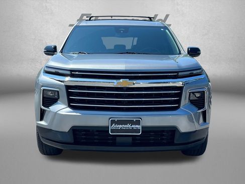 Used 2025 Chevrolet Traverse LT FWD image 5