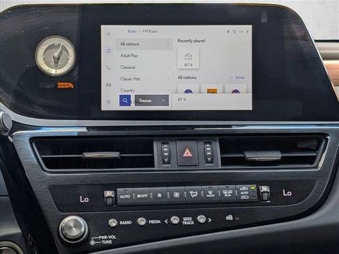 Used 2025 Lexus ES 300h w/ Premium Package FWD image 14