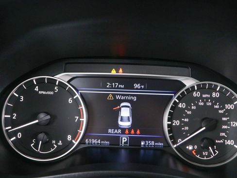 Used 2024 Nissan Altima 2.5 SV FWD image 15