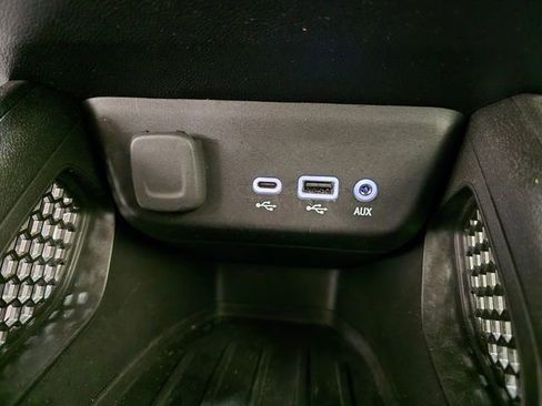 Used 2022 Chevrolet TrailBlazer LT AWD/4WD image 19