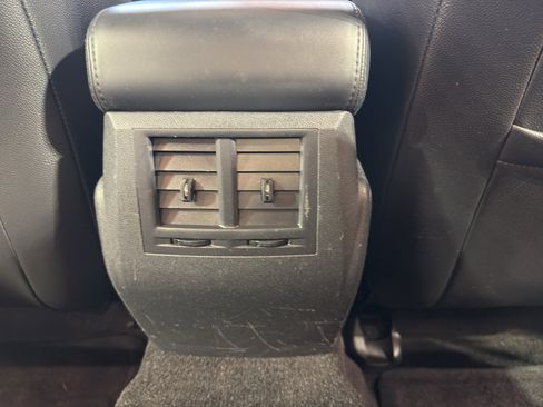 Used 2009 Chrysler 300 Touring RWD image 27