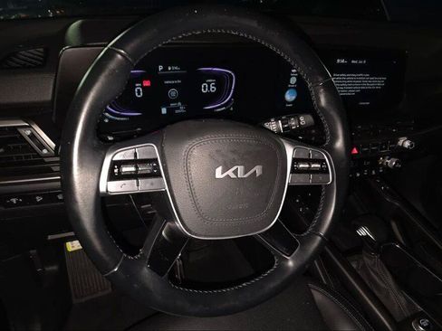 Used 2025 Kia Telluride S FWD image 4