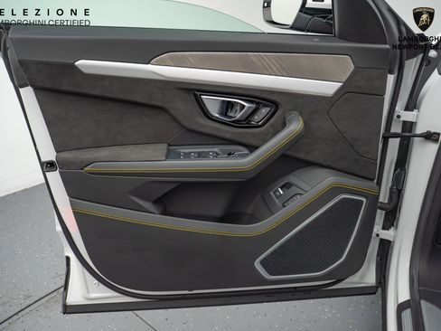 Used 2022 Lamborghini Urus image 36