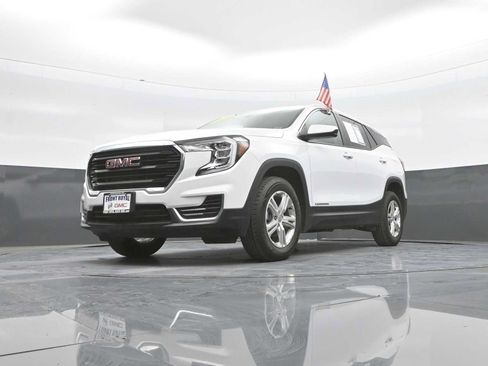 Used 2024 GMC Terrain SLE AWD/4WD image 32