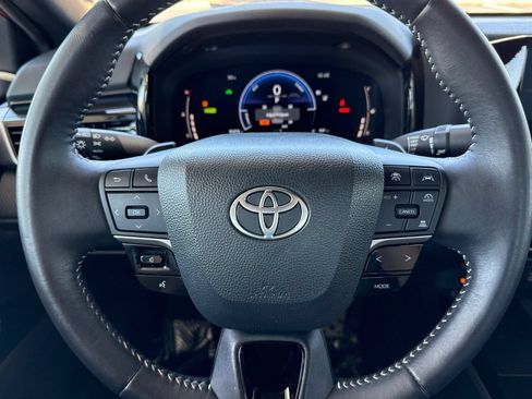 Used 2025 Toyota Camry SE FWD image 33