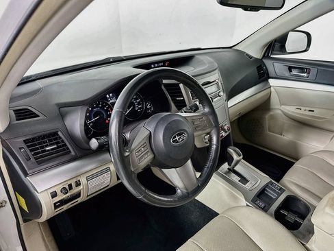 Used 2011 Subaru Outback 2.5i Premium w/ All-Weather Pkg AWD/4WD image 10