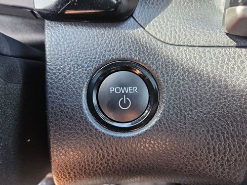 Used 2025 Toyota Camry SE w/ Convenience Package image 20