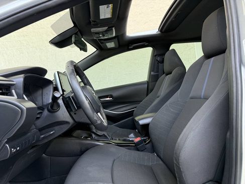 Used 2021 Toyota Corolla SE w/ SE Premium Package FWD image 4