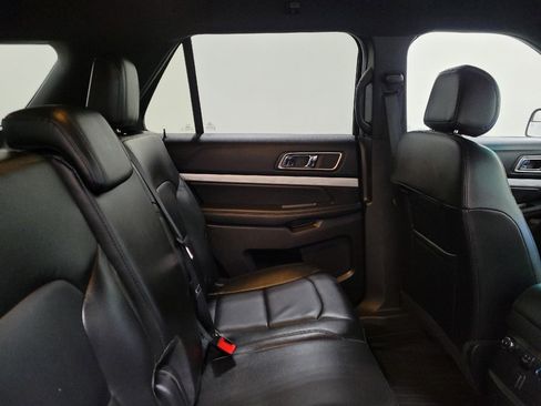 Used 2017 Ford Explorer XLT w/ Equipment Group 202A AWD/4WD image 19