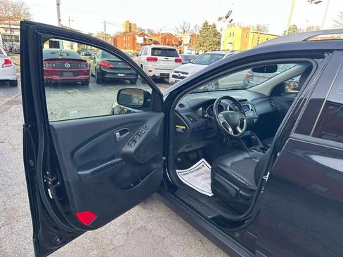 Used 2012 Hyundai Tucson GLS image 11