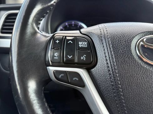 Used 2019 Toyota Highlander SE AWD/4WD image 30