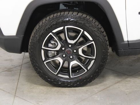 Used 2025 Jeep Compass Trailhawk w/ Trailer Tow Group AWD/4WD image 17