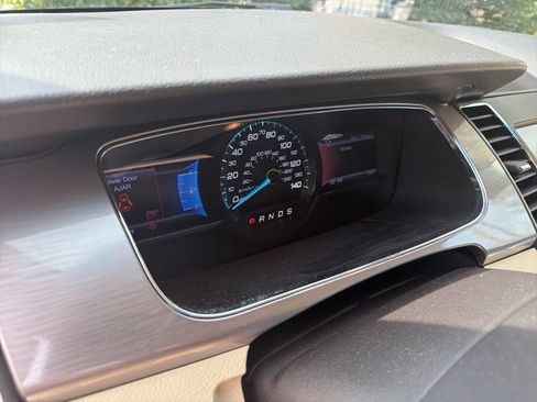 Used 2014 Ford Taurus SEL w/ Equipment Group 201A image 13