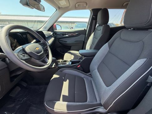Used 2025 Chevrolet TrailBlazer LT FWD image 25