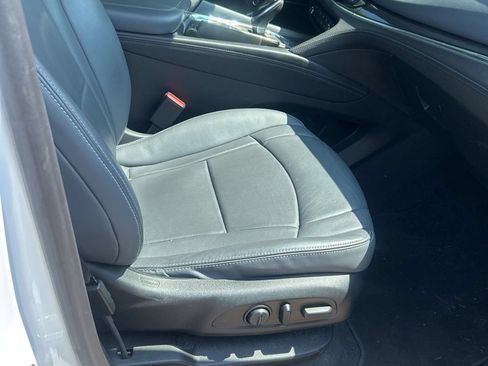 Used 2020 Buick Enclave Essence AWD/4WD image 6